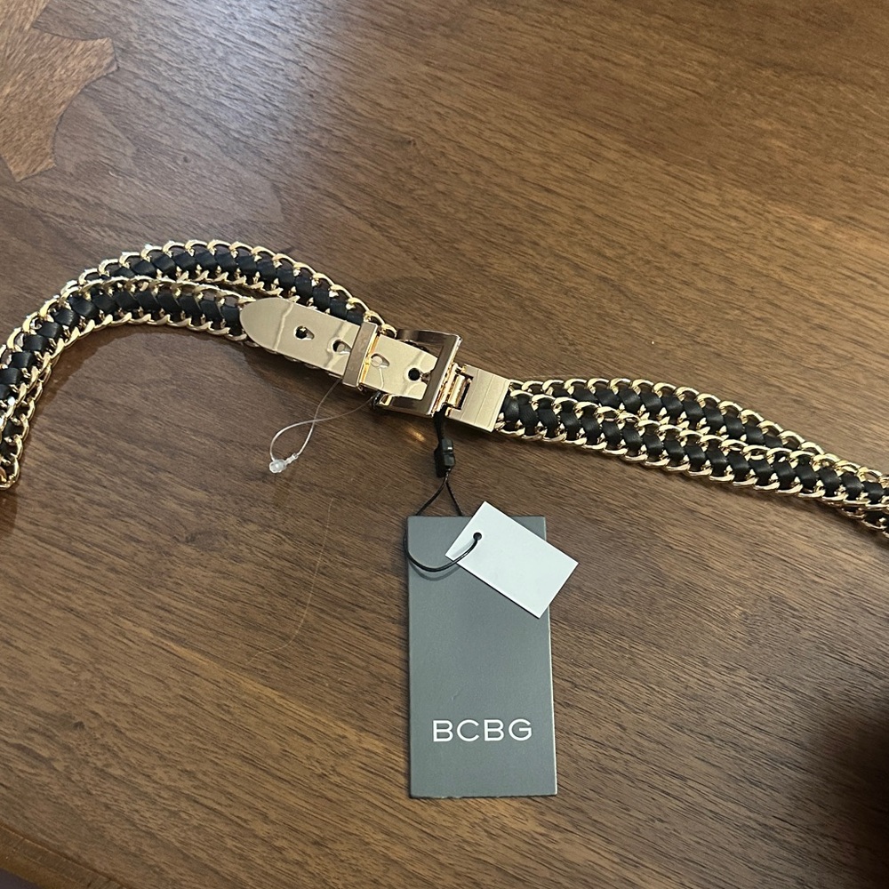 BCBG GOLD AND BLACK LEATHER BELT SIZE MEDIUM